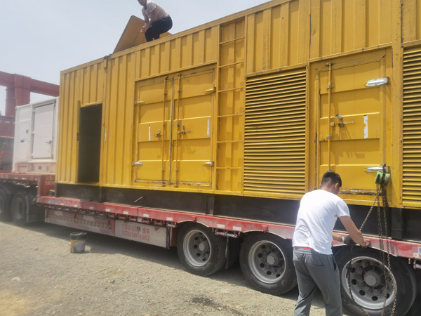 中方除了负载情况和发动机维护,还有哪些因素会影响 200kw 柴油发电机的油耗?