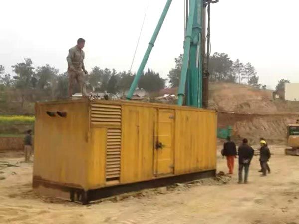 中方如何判断水冷式机油散热器密封件是否需要更换?